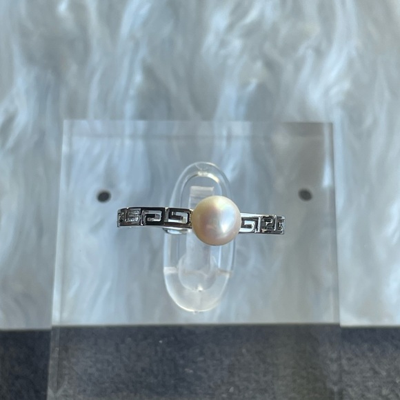 Freshwater Pearl Ring – 5.57mm Pearl – S925 Sterling Silver Band - Picture 3 of 4